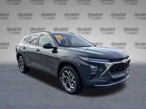 Used 2026 Chevrolet Trax LT image 2