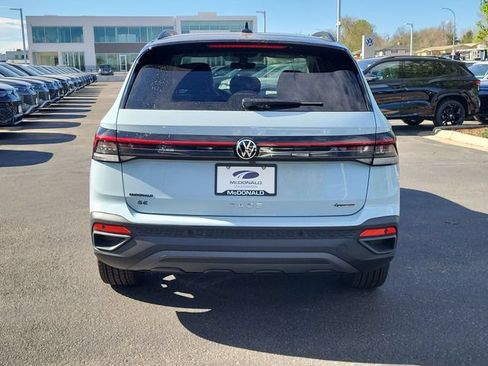 Used 2026 Volkswagen Taos SE AWD/4WD image 7