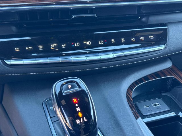 Used 2023 Cadillac Escalade Premium Luxury AWD/4WD image 27