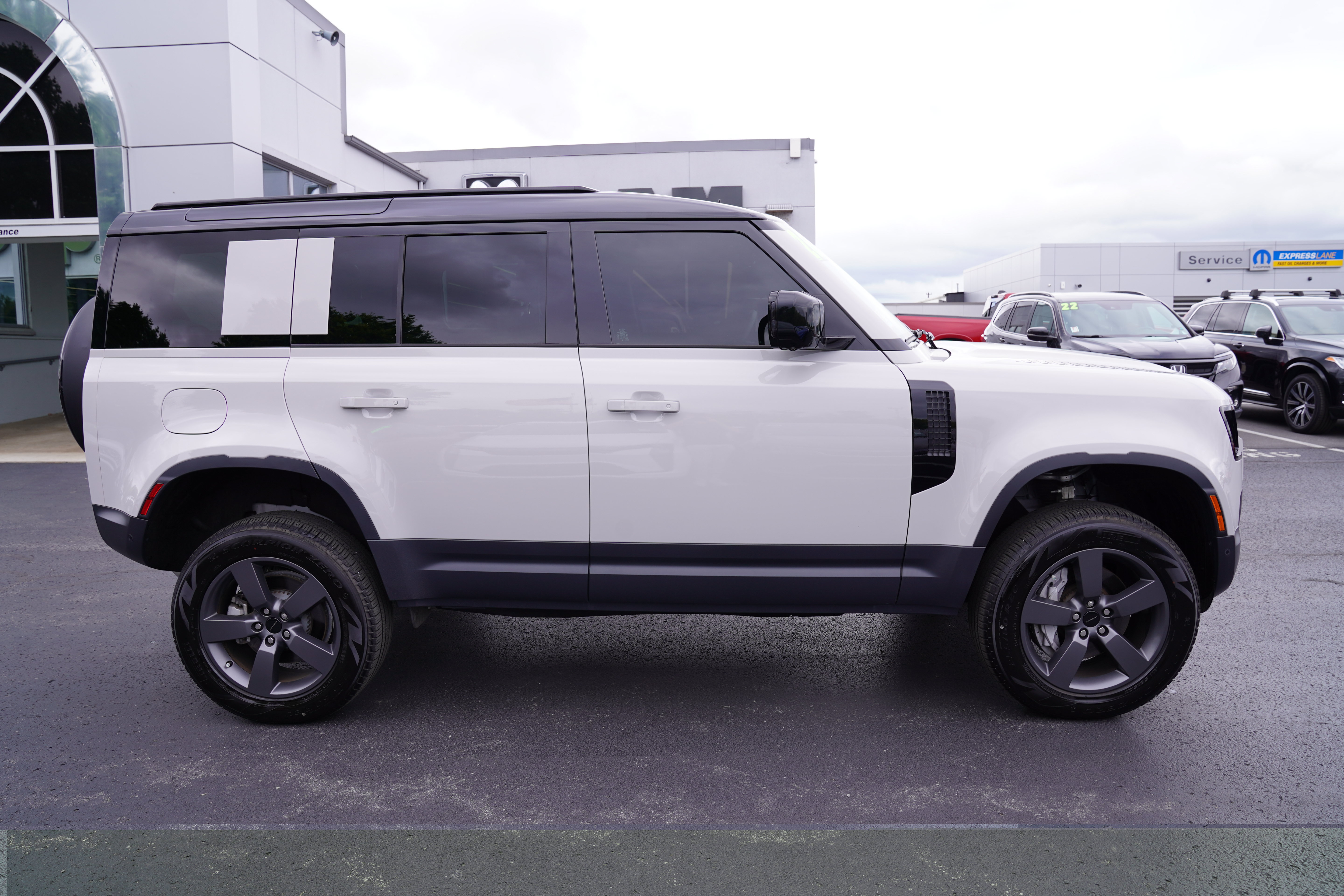 Used 2026 Land Rover Defender 110 S AWD/4WD image 2