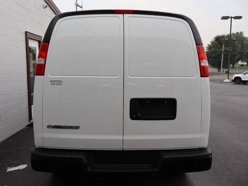 Used 2019 Chevrolet Express 3500 Extended w/ Driver Convenience Package RWD image 3