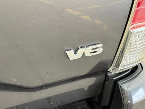 Used 2017 Toyota Tacoma Limited image 42