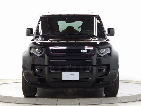 Used 2025 Land Rover Defender 110 X-Dynamic SE image 11