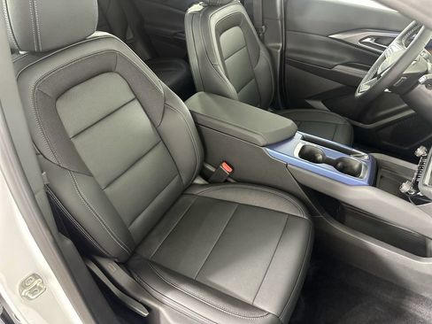 Used 2026 Chevrolet Equinox EV LT w/ LPO, Blackout Package FWD image 30
