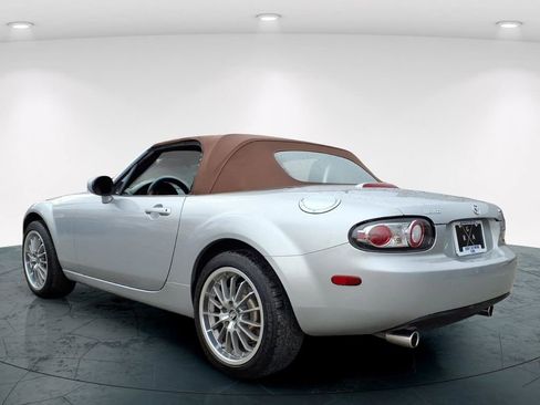 Used 2006 MAZDA MX-5 Miata Grand Touring image 5
