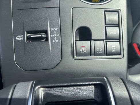 Used 2023 Toyota Highlander XLE FWD image 30