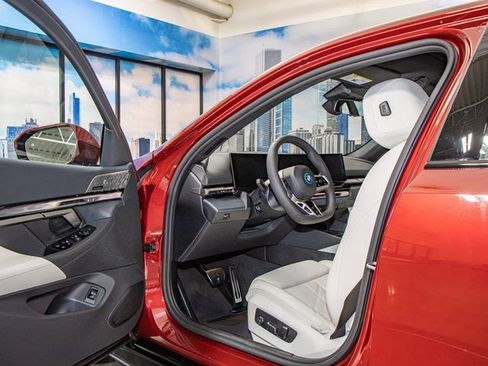 Used 2026 BMW 550e xDrive 550e xDrive image 13