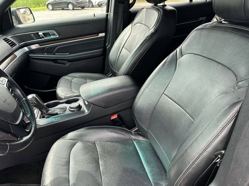 Used 2018 Ford Explorer Limited AWD/4WD image 10