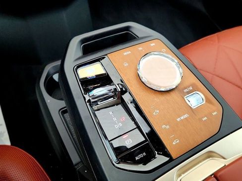 Used 2022 BMW iX xDrive50 w/ Premium Package image 15