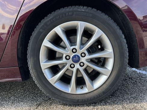 Used 2017 Ford Fusion SE w/ Fusion SE Technology Package image 12