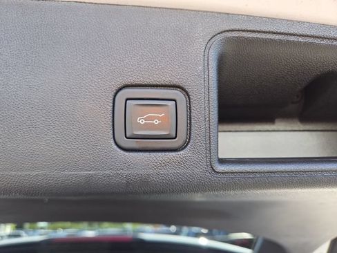 Used 2024 GMC Terrain SLT w/ Tech Package AWD/4WD image 18