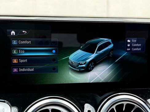 Used 2024 Mercedes-Benz GLB 250 image 9