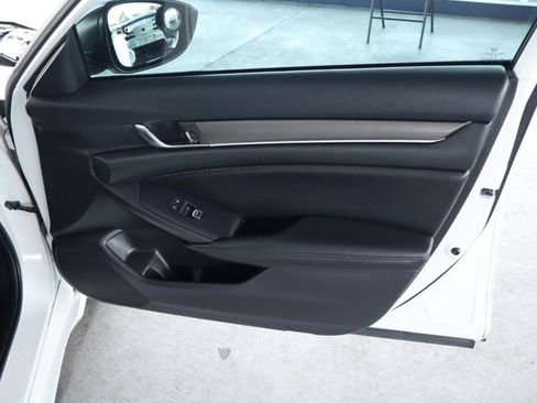Used 2019 Honda Accord LX image 34