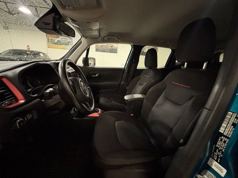 Used 2022 Jeep Renegade Trailhawk AWD/4WD image 11