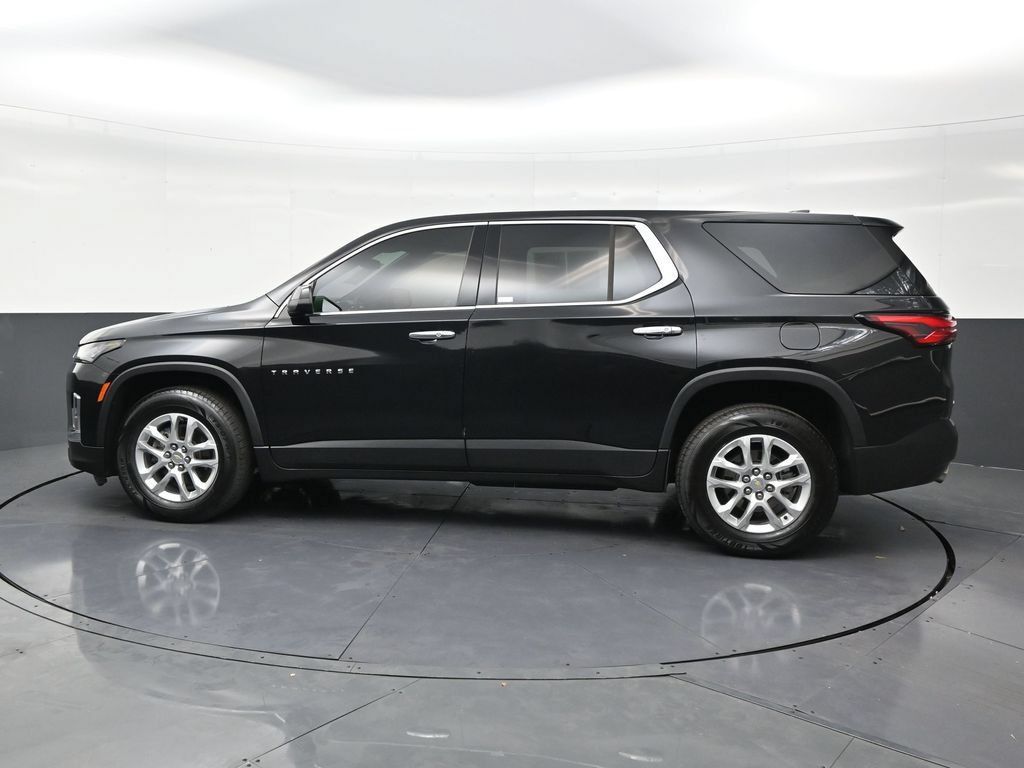 Used 2024 Chevrolet Traverse LS FWD image 2