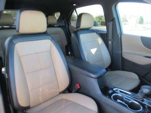 Used 2023 Chevrolet Equinox Premier image 8