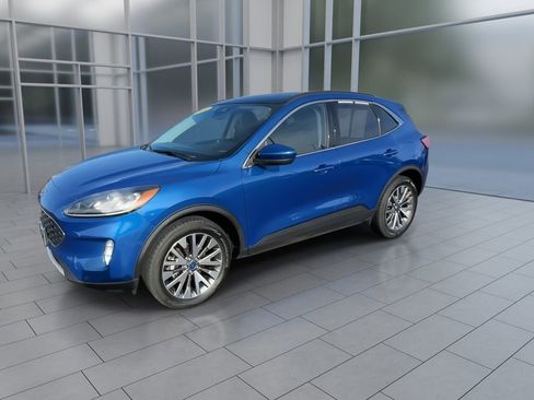 Used 2022 Ford Escape Titanium w/ Class II Trailer Tow Package image 5