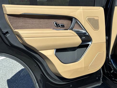 New 2025 Land Rover Range Rover Long Wheelbase SE image 12