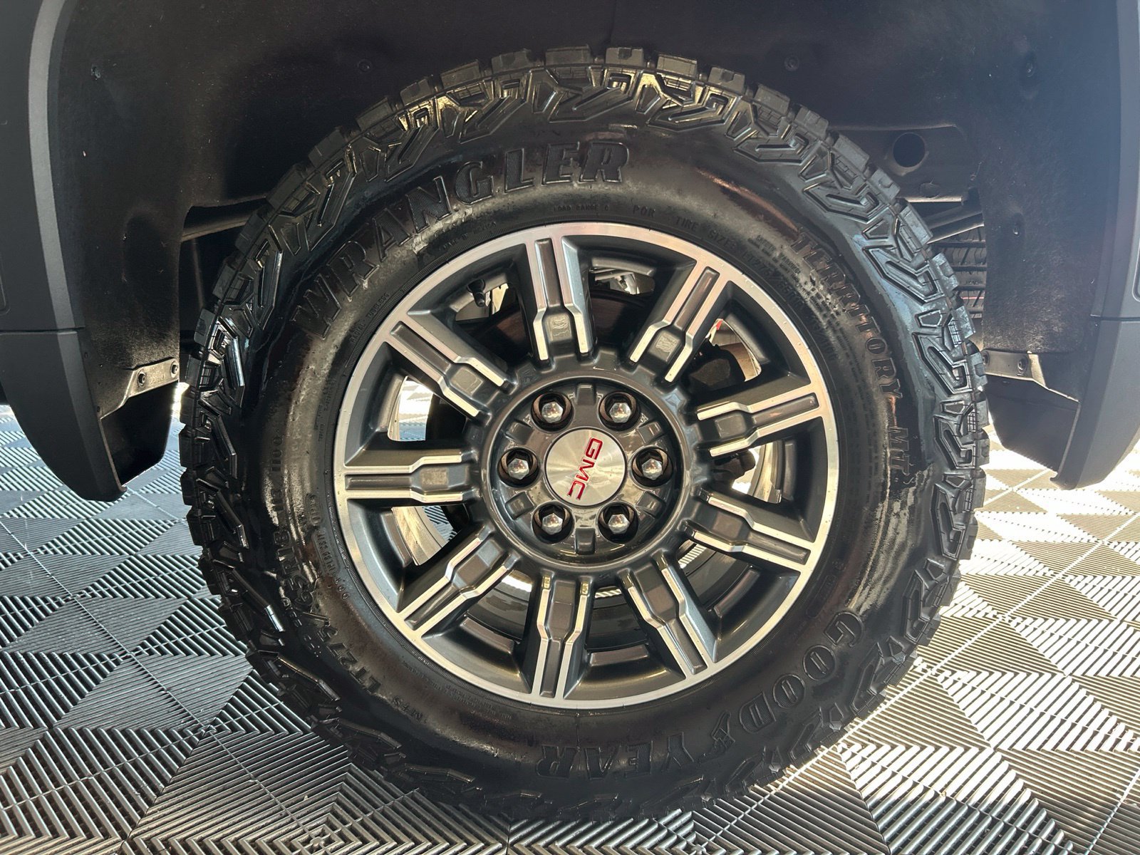 Used 2024 GMC Sierra 1500 AT4 w/ Technology Package AWD/4WD image 8