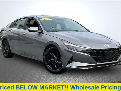 Used 2022 Hyundai Elantra SEL w/ Cargo Package FWD image 3
