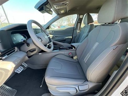 Certified 2025 Hyundai Elantra Sport FWD image 11