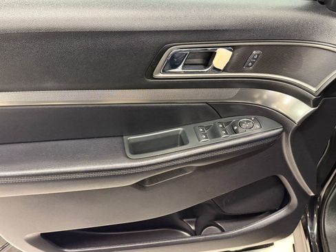 Used 2019 Ford Explorer XLT AWD/4WD image 11