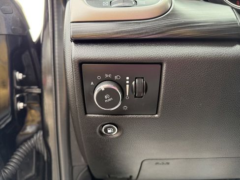 Used 2022 Jeep Grand Cherokee Laredo X image 17