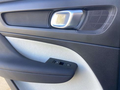 Certified 2023 Volvo XC40 B5 Plus w/ Protection Package Premier image 16