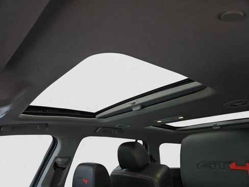 Used 2023 GMC Acadia AT4 w/ Technology Package image 19