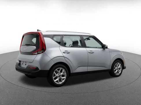 Used 2025 Kia Soul LX w/ LX Technology Package FWD image 9