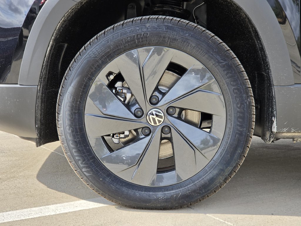New 2027 Volkswagen Taos S FWD image 8