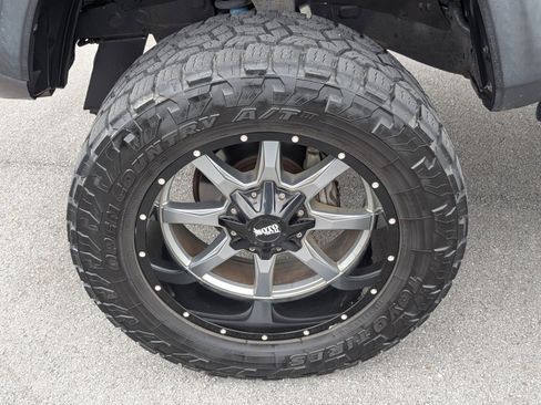 Used 2017 Toyota Tacoma TRD Off-Road image 23