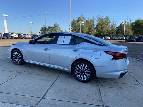 Used 2024 Nissan Altima 2.5 SV image 7