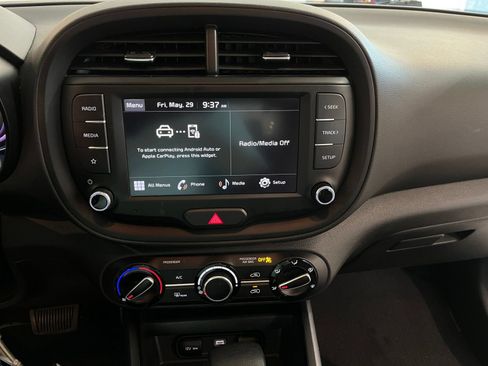 Used 2025 Kia Soul LX w/ LX Technology Package FWD image 17