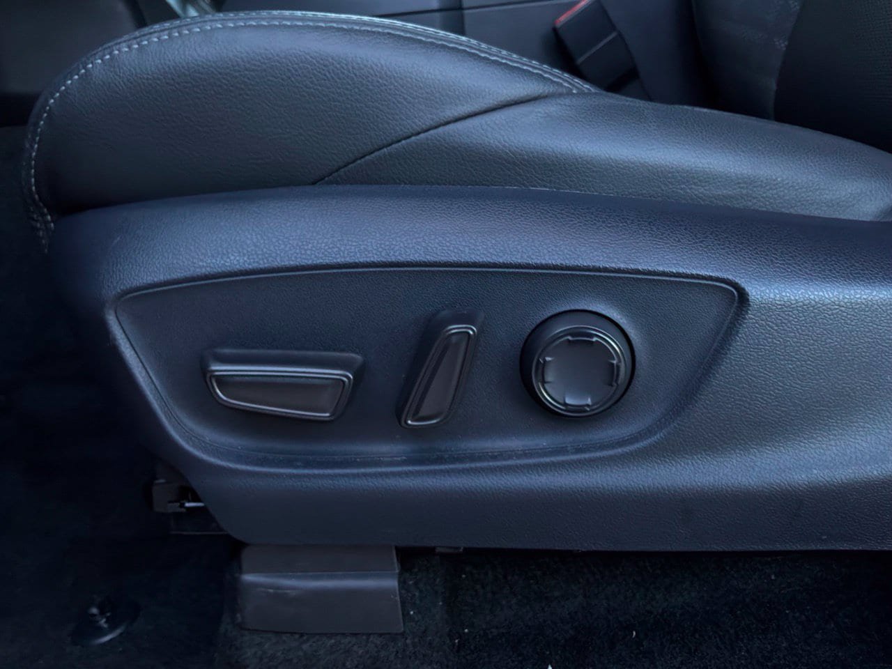 Used 2024 Toyota Tacoma TRD Sport w/ TRD Sport Premium Package RWD image 14