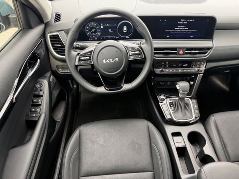 Certified 2024 Kia Seltos SX w/ SX Sunroof Package image 15