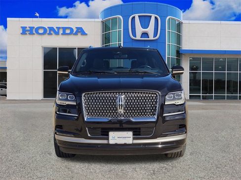 Used 2024 Lincoln Navigator Reserve image 9