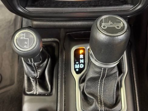Used 2018 Jeep Wrangler Unlimited Sahara AWD/4WD image 34