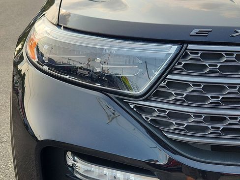 Certified 2022 Ford Explorer XLT w/ Equipment Group 202A image 9