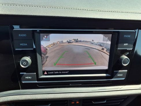 Used 2024 Volkswagen Jetta SE FWD image 7