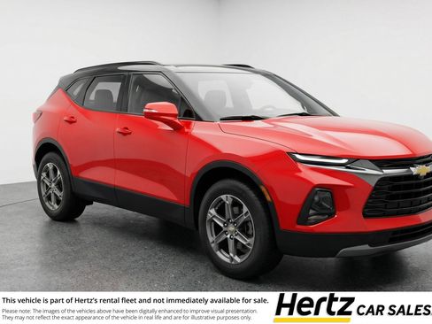 Used 2025 Chevrolet Blazer LT FWD image 1