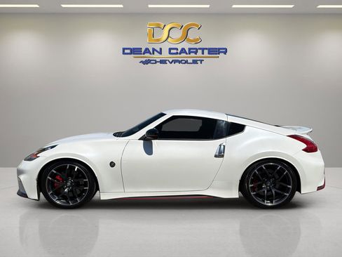 Used 2017 Nissan 370Z NISMO RWD image 2