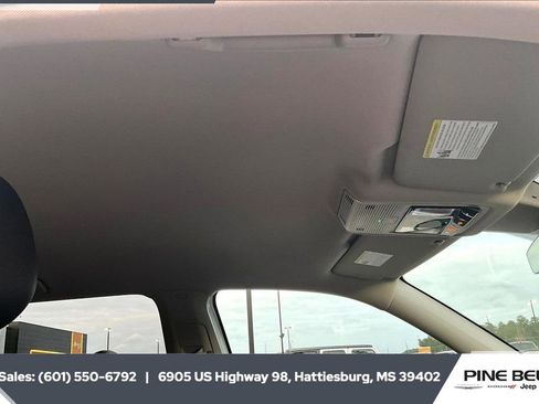 Used 2025 Volkswagen Atlas SE image 16