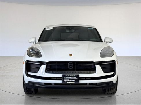 Used 2025 Porsche Macan image 11