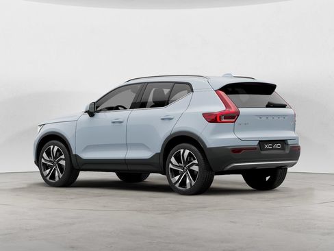 Used 2024 Volvo XC40 B5 Plus w/ Protection Package Premier AWD/4WD image 5