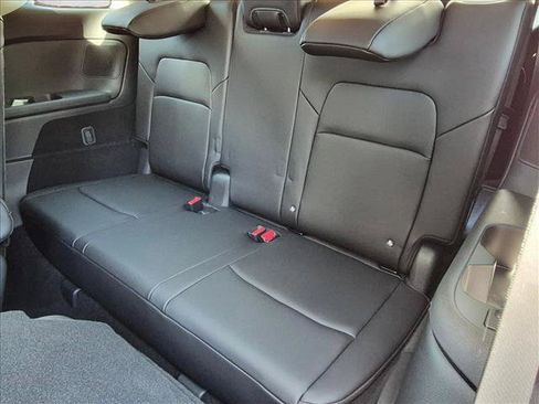 Certified 2025 Nissan Pathfinder Platinum FWD image 21