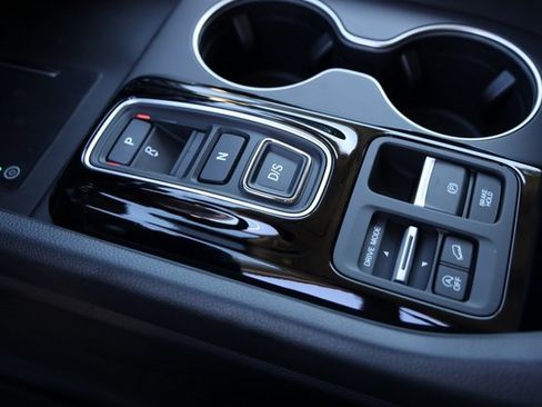 New 2025 Honda Pilot Touring image 24