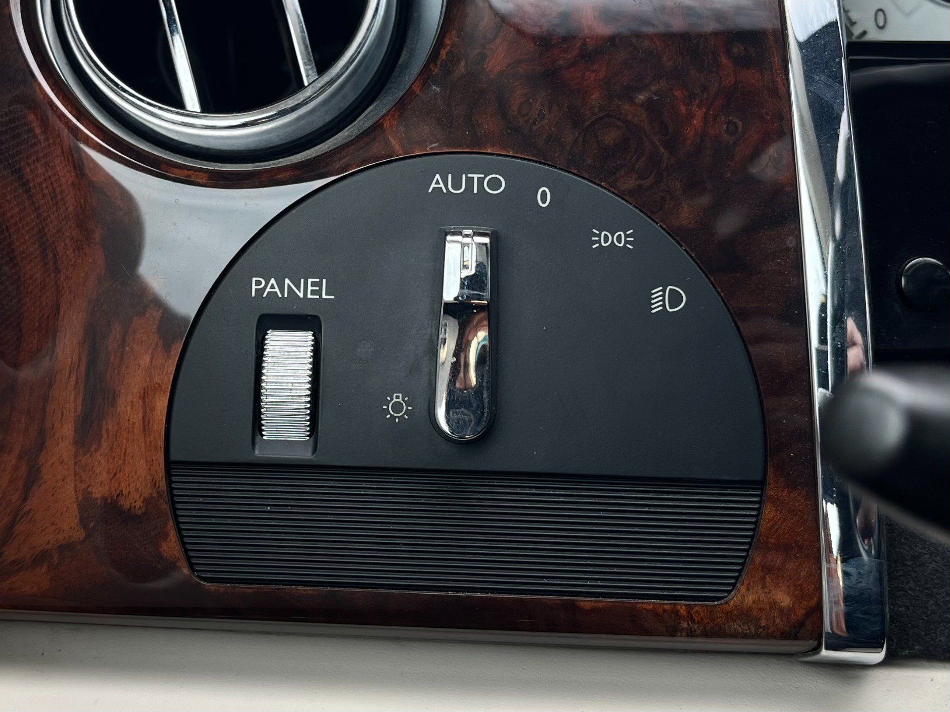 Used 2016 Rolls-Royce Wraith RWD image 36