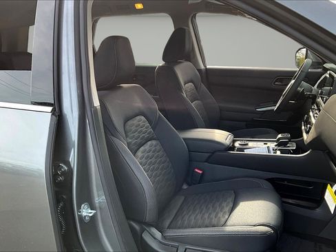New 2025 Nissan Pathfinder SV w/ Black Appearance Package image 10
