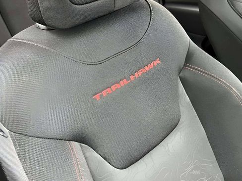 Used 2019 Jeep Renegade Trailhawk w/ Cold Weather Group II image 31